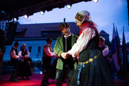 Presenetljiv odziv ob prvem dnevu praznovanja 50. Dnevov narodnih noš in oblačilne dediščine v Kamniku (18)